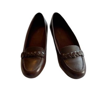 CLARKS, SIZE 10M, BROWN LEATHER BRAIDED STRAP SLIP ON LOAFERS, EXCELLENT COND.